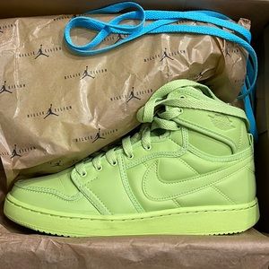 Nike 2021
Billie Eilish x Wmns Air Jordan 1 KO 'Volt'.